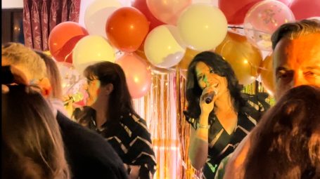 Aliki Sings Entertainment - Rhythm Sisters - Marsh Farm Hotel - Wiltshire