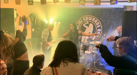 Aliki Sings Entertainment - Unrivalled music entertainment for your party needs - Wiltshire