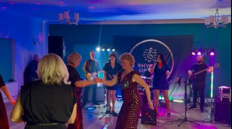 Aliki Sings Entertainment Stinchcombe Hill Golf Club