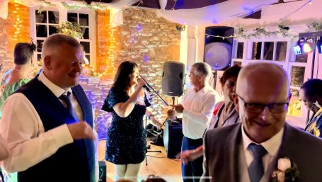 Aliki Sings Entertainment - Rhythm Sisters Female Party Duo 