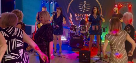 Aliki Sings Entertainment, Funk, Soul, R&B, Rock, Pop, live covers band, Bristol