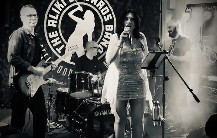 The Aliki Edwards Band, Aliki Sings Entertainment